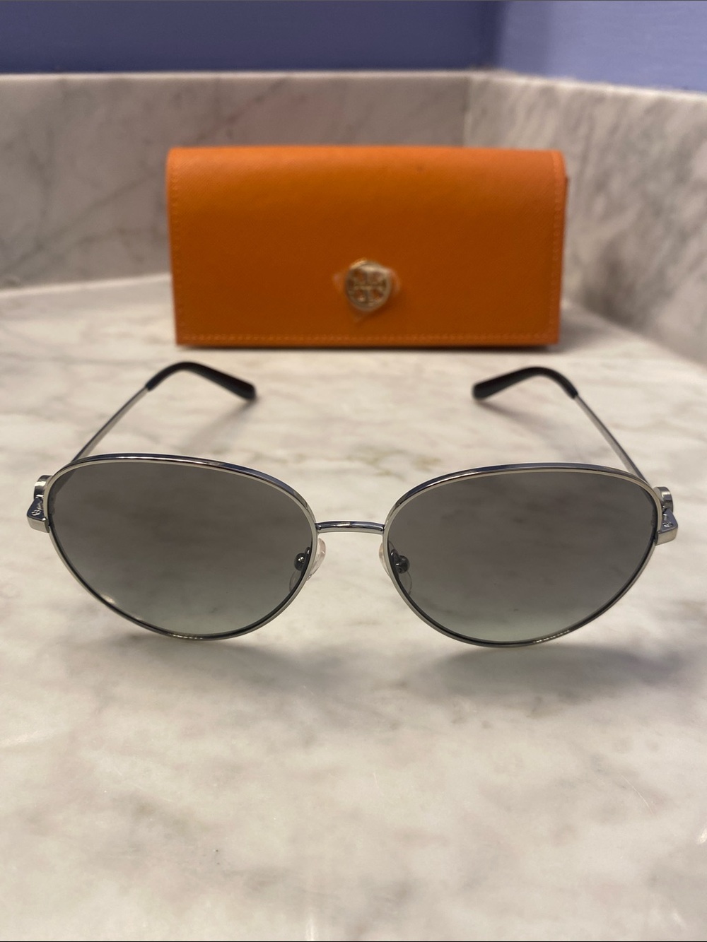 NWOT Tory Burch Orange Saffiano case and Aviator Sunglasses - Picture 2 of 13